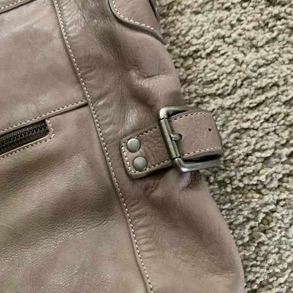 Italian Leather Messenger crossbody from Sabrina with dust cover - Picture 5 of 14